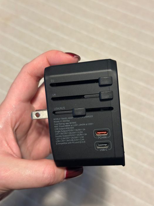 Adaptor de călătorie internațional, NOU, încărcător, negru