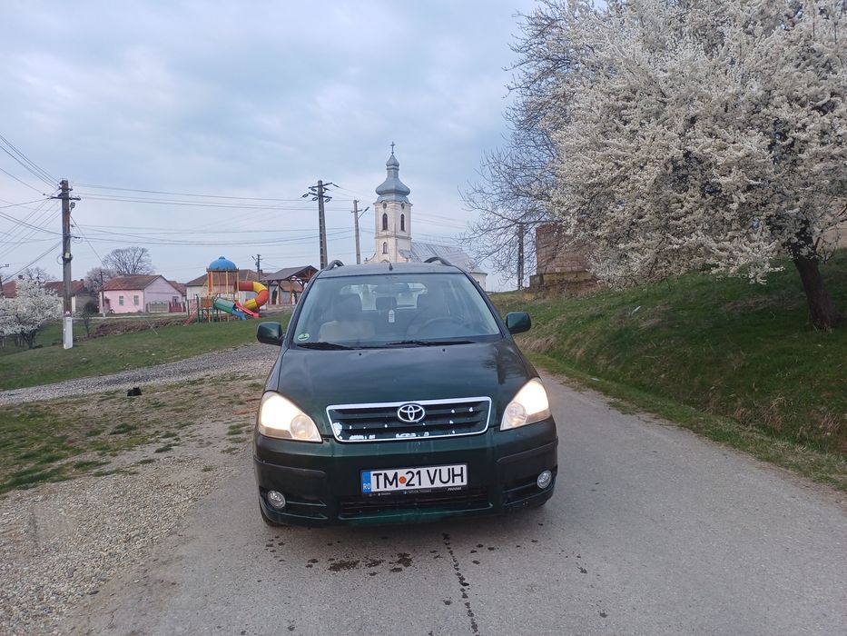 Vând Toyota Avensis Verso