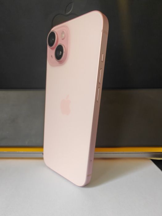 Продава iPhone 15/128 GB, без Face ID