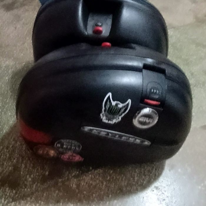 Set sidecase și suporti de fier Givi Keyless e41n coburi genti laterale.
