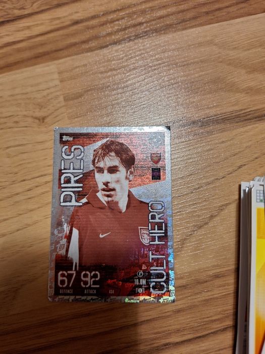 Vând cartonase Pokemon și cartonase cu fotbal