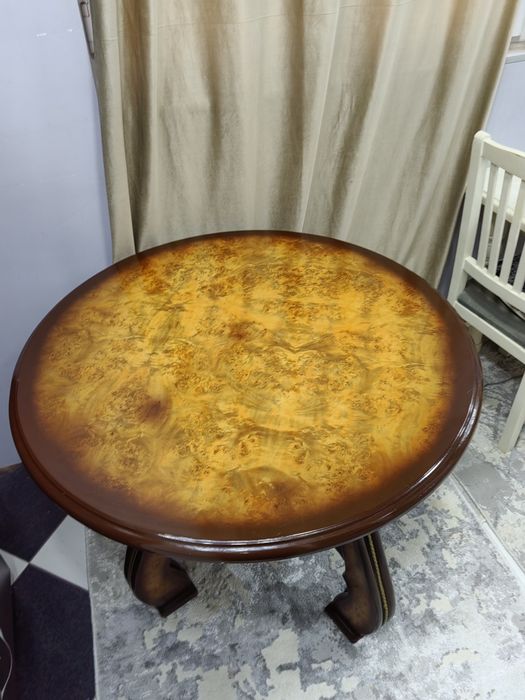 Продам стол круглый