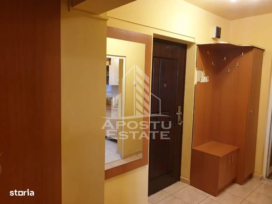 Apartament cu 2 camere,decomandat,in zona Intim.