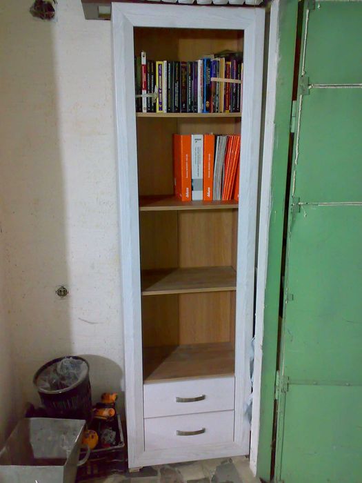 Продам шкаф,книжный шкаф.