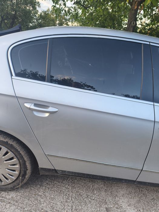 Uși ușă portiere Vw Passat B6 break variant culoarea gri LA7W argintiu
