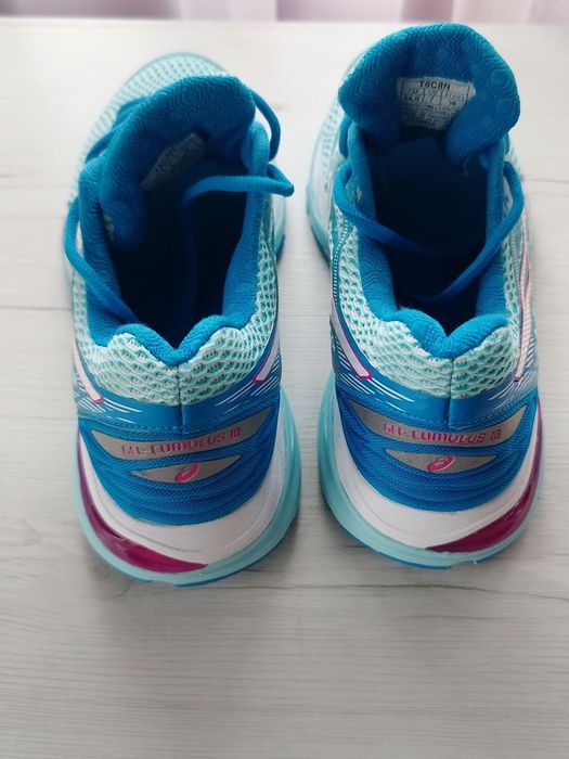 Маратонки  Asics 38 номер
