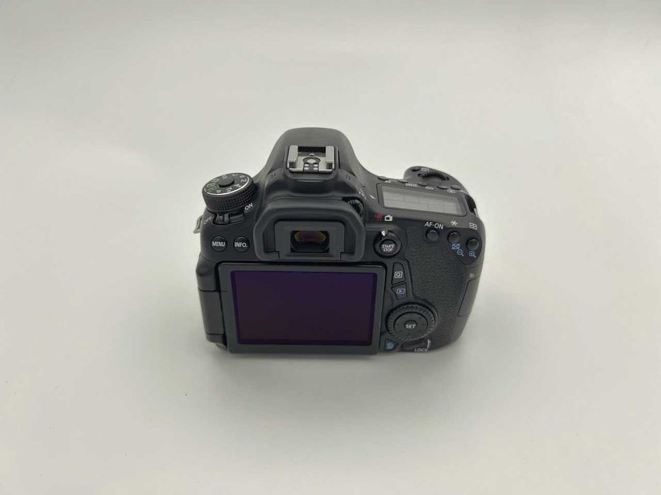 Профессиональная цифровая камера Canon EOS 70D
