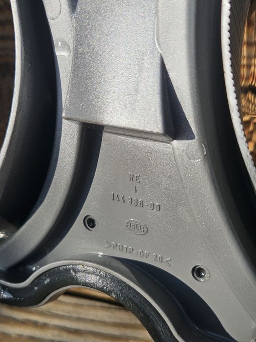 Оригинален фар за Mercedes W210