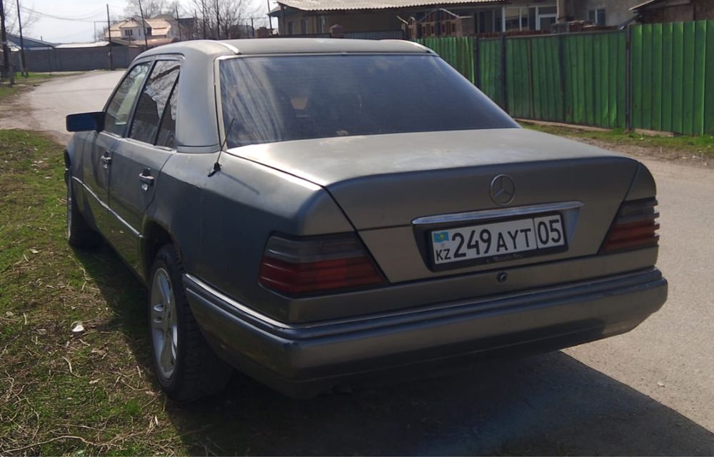 Мерседес w124 е260 на ходу