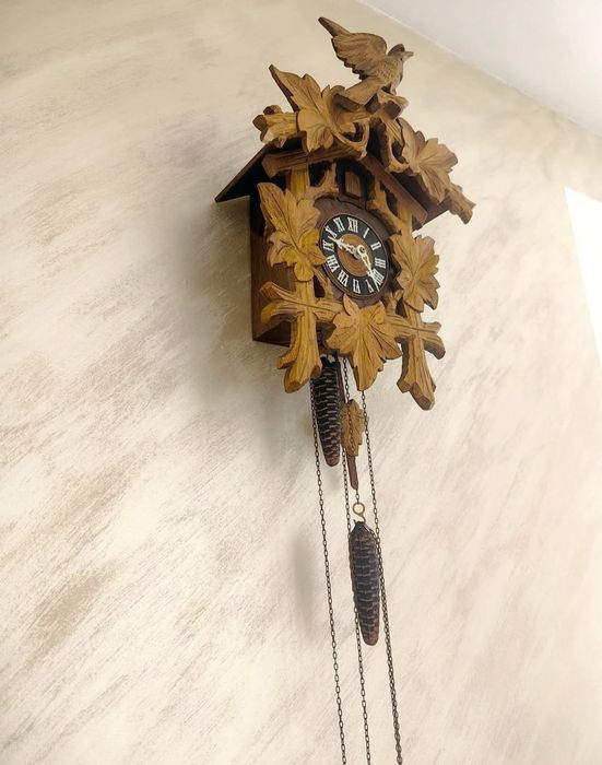 Ceas cu cuc din lemn
