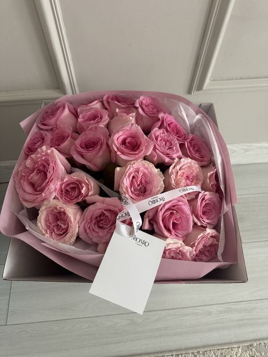 Цветы розы свежие ..