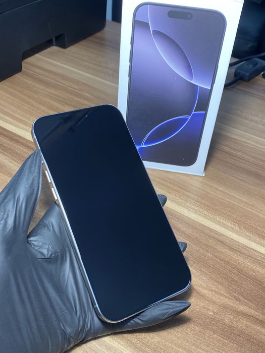 iPhone 16 Pro Max • 256 GB • Natural Titanium