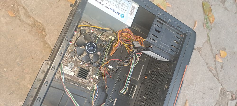 Компьютер
Ozu 
SSD 256
Pentium 2 yadro
Ekran 20Lg
H
SSD 256
Penti