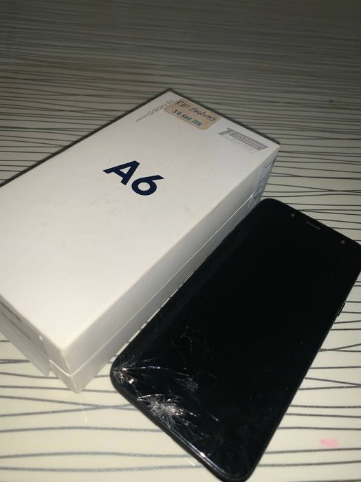 Samsung a6 karonkasi bor telefon 1 qol uzim engi olib ishlatganman