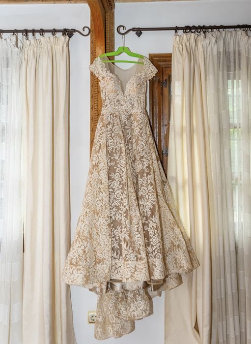 Официална рокля цвят шампанско