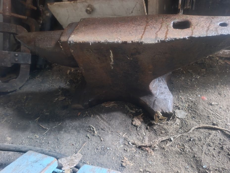 Продам наковальню  50000 торг