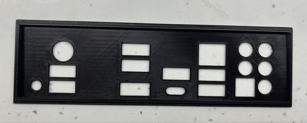 Shield IO personalizat placă de bază (I/O Backplate)