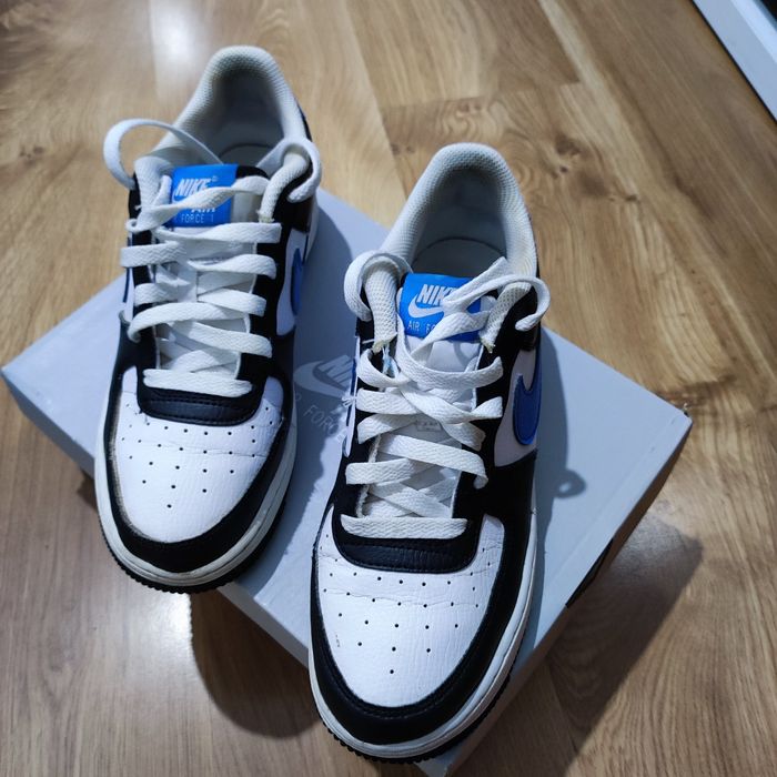 Adidași Nike, EUR 38.5