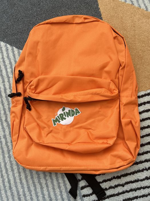 Оранжева раница