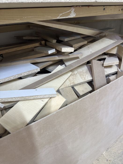 Обрезки дрова . Бесплатно. Сомовывоз