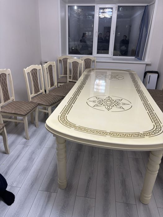Стол без стульев продам