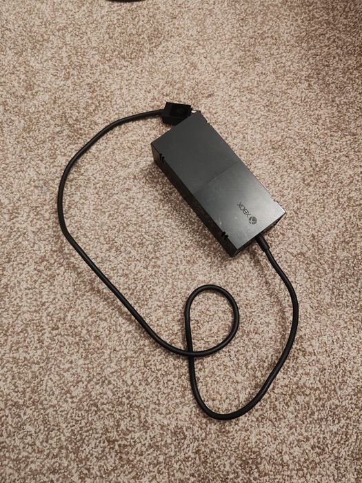 Vând încărcător XBOX ONE