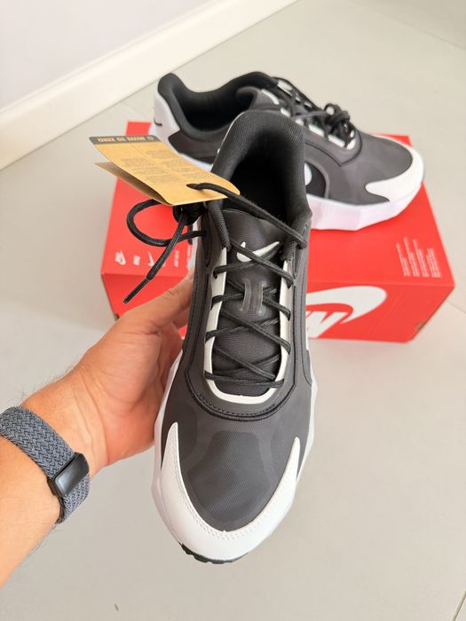Nike Aura Edge Black White