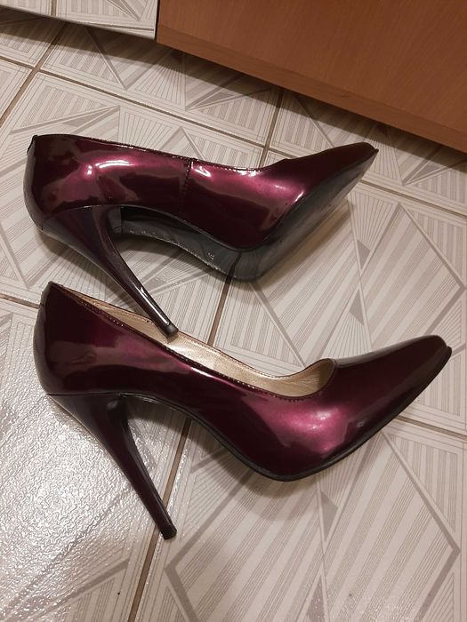 Vand pantofi in stare foarte buna