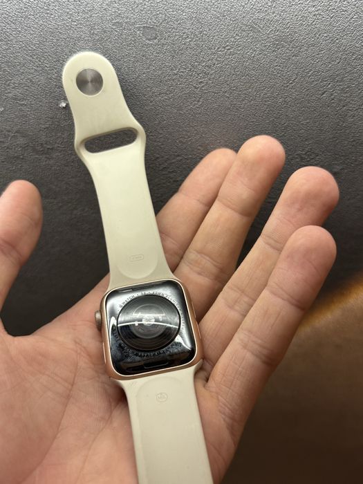 Продам срочно Apple Watch