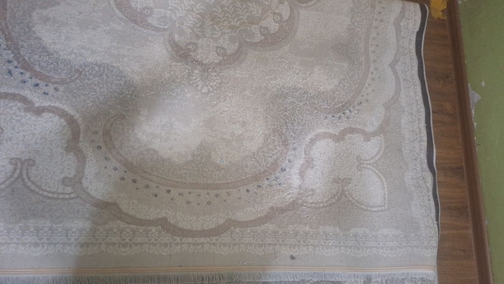 Ковёр  пол года назаж покупал