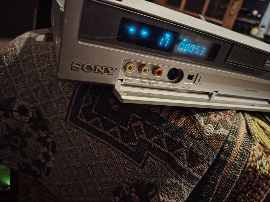 Vând Sony CD sony..