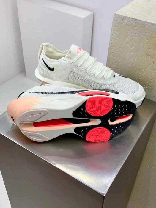 Продавам нови дамски маратонки Nike Air Zoom Alphafly Next% 3 Sail/Crimson Tint