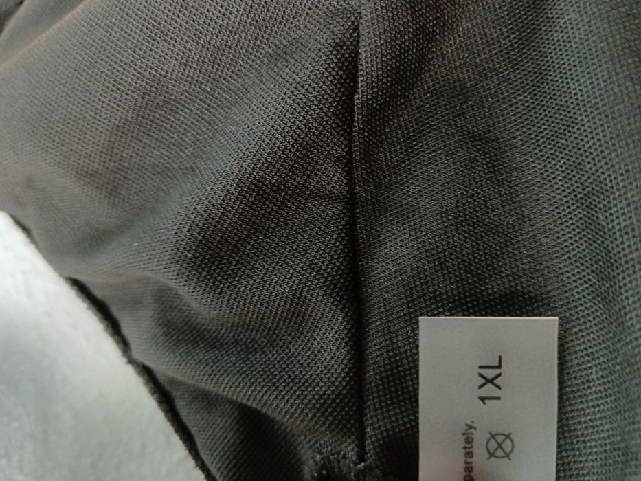 Vând Costum de Baie Mărimea 1 XL Nou