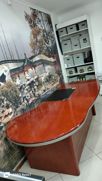 Продам стол  для руководителя , универсальный