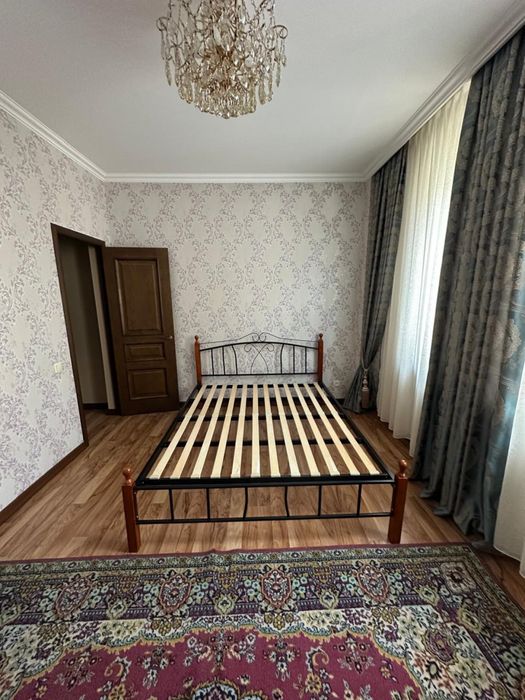 Двуспальная кровать