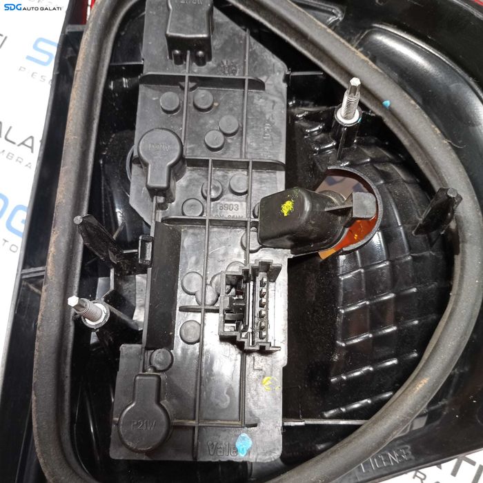 Stop Tripla Lampa Stanga Semnalizare Alba Renault Clio 2 Symbol Thalia 1998 - 2012 Cod 8200403981 [2652]