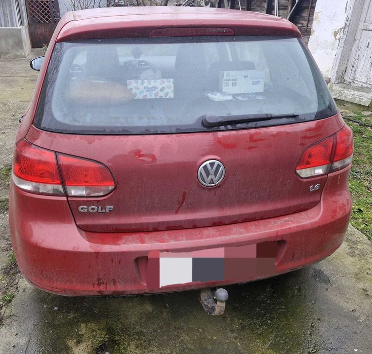 Vând Volkswagen Golf 6 -  1.6 benzină – pentru piese (motor defect)