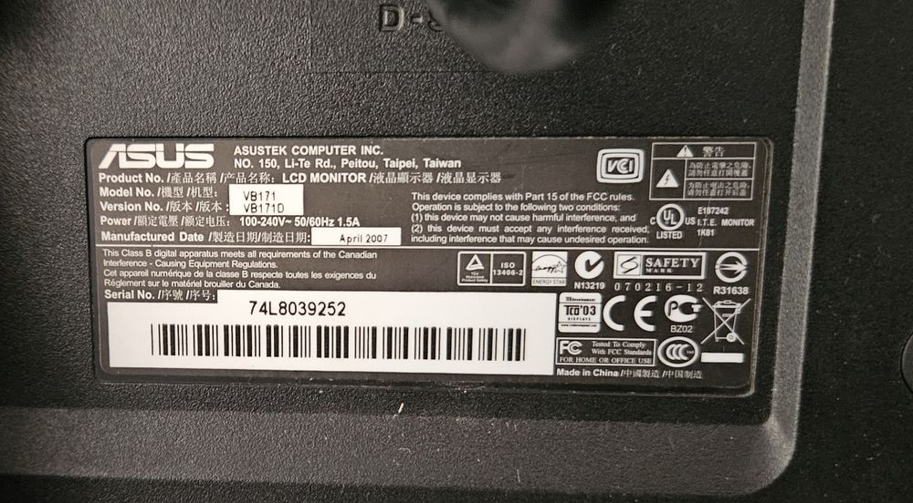 Продавам монитор Asus 17"