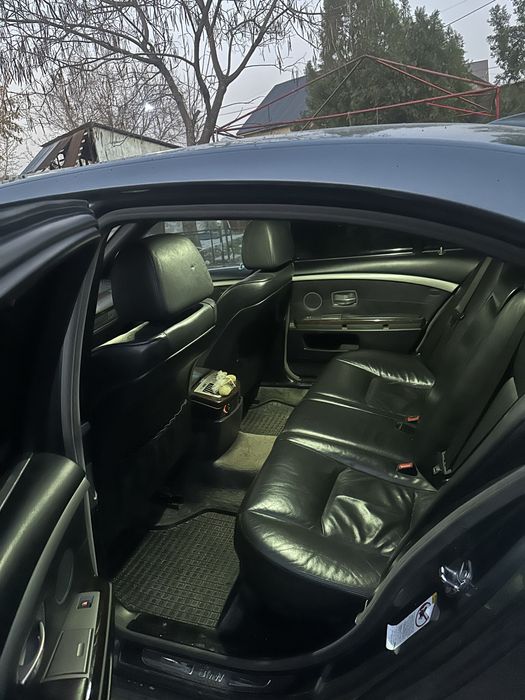Продаю бмв е65 2003 года
