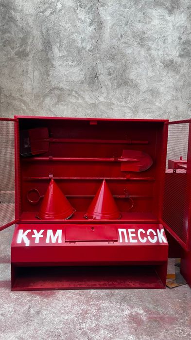 Пожарный щит с инвентарями