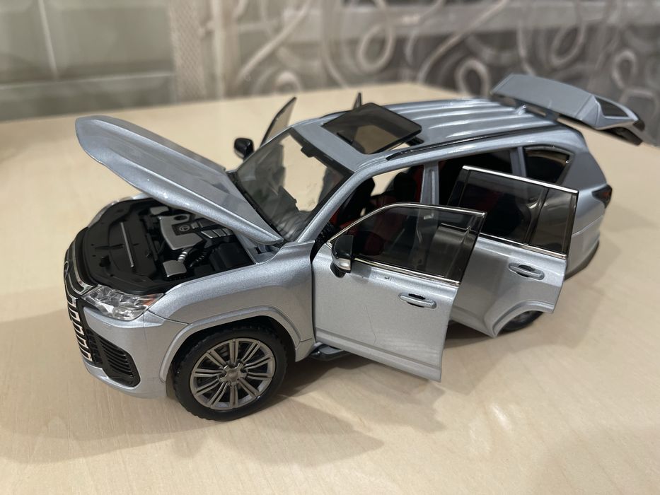 Продам машинку Lexus LX600