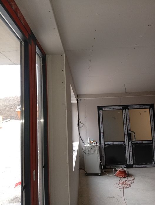 Качествени вътрешни ремонти

Двама опитни майстори