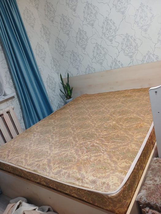 Продаю спальный гарнитур