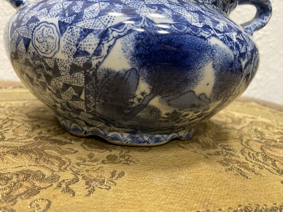 Английска порцеланова кашпа с маркировка