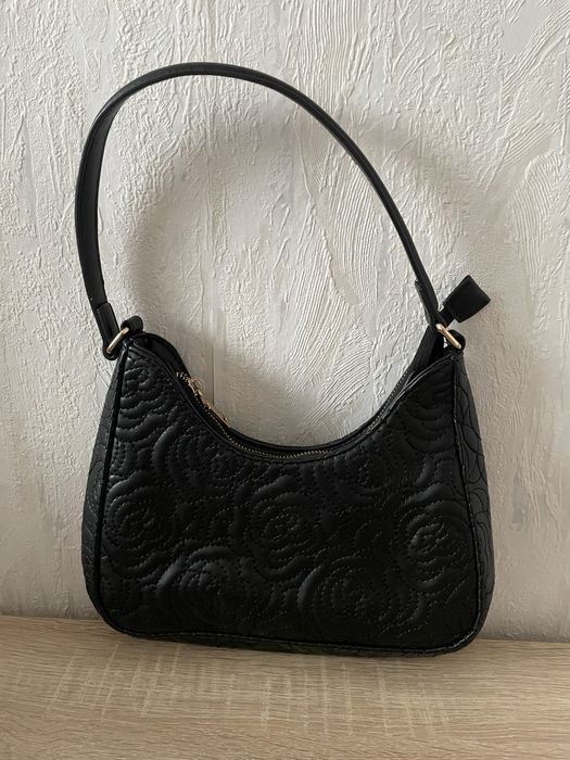 Дамака черна чанта с рози