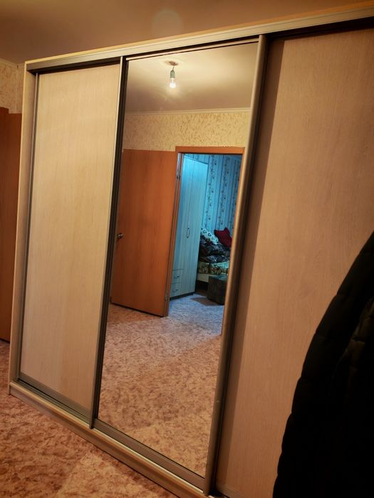Шкаф купе большой с зеркалом