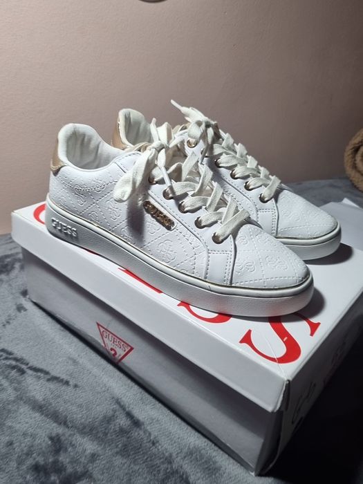 Adidasi tenisi guess