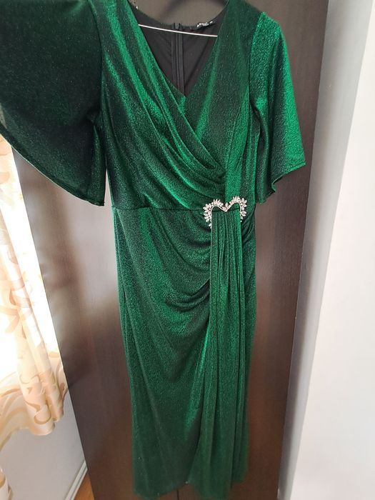 Rochie de seară purtată o singură dată. A fost dusa la curățătorie.