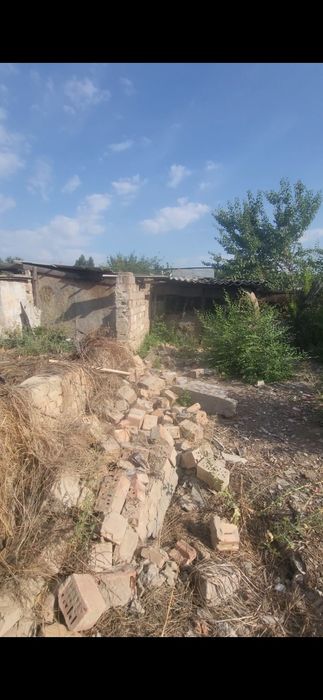Отдаю красный большой кирпич даром