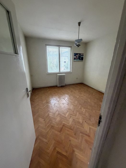 Apartament cu 2 camere si balcon